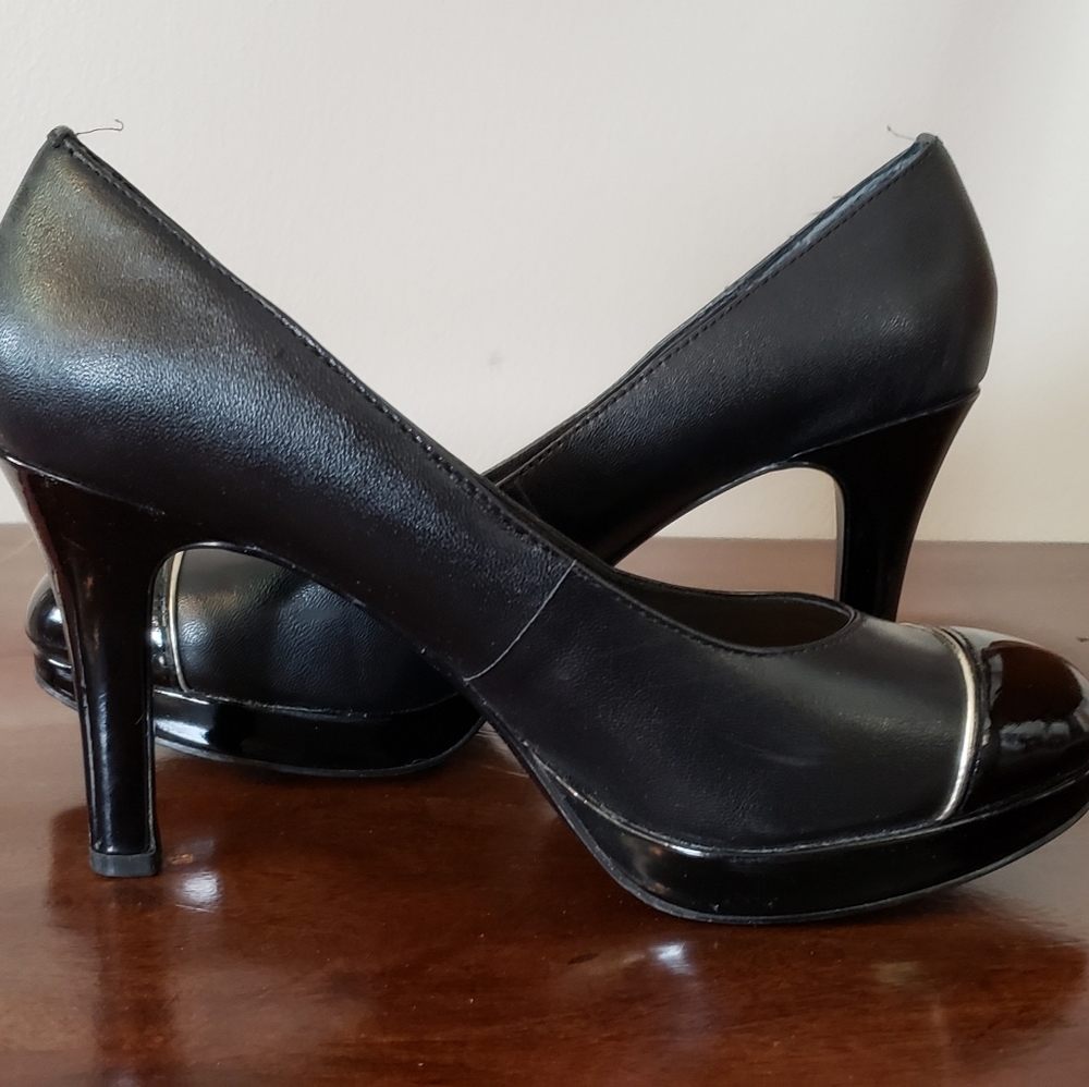 Tahari Black Pumps with Metallic Detail